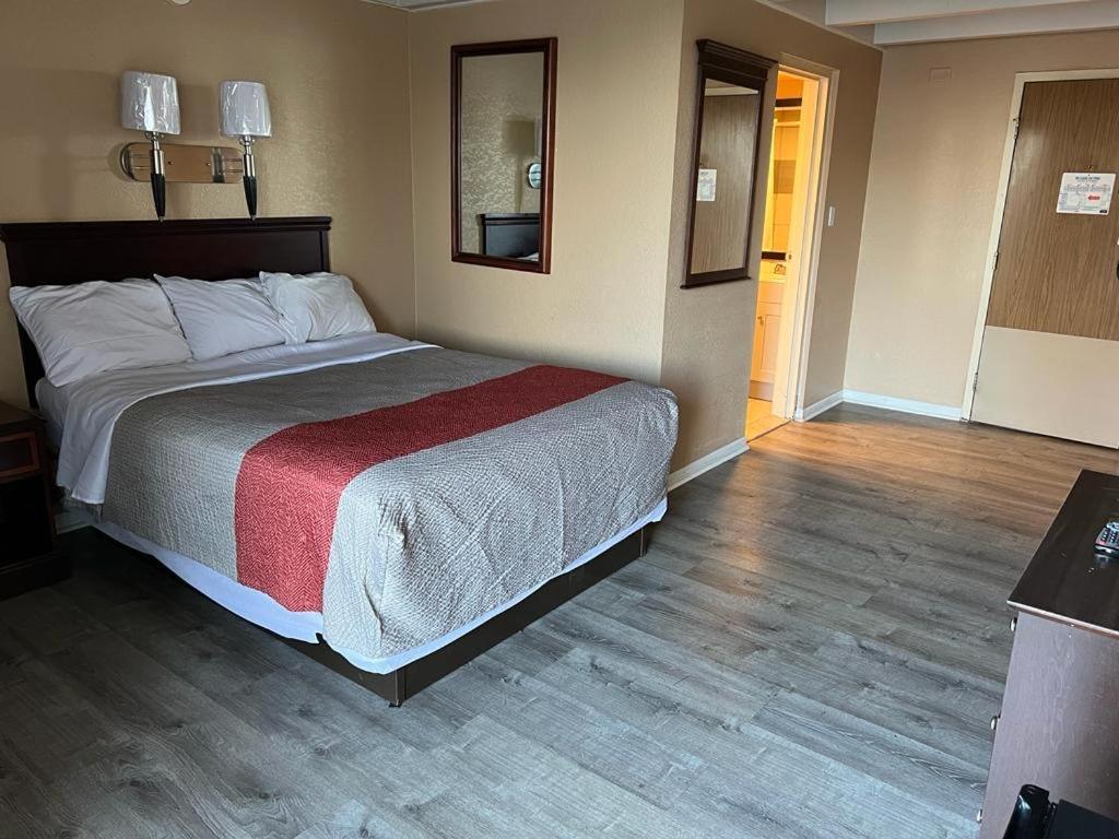 Hotel Weston Rfd ロックフォード エクステリア 写真