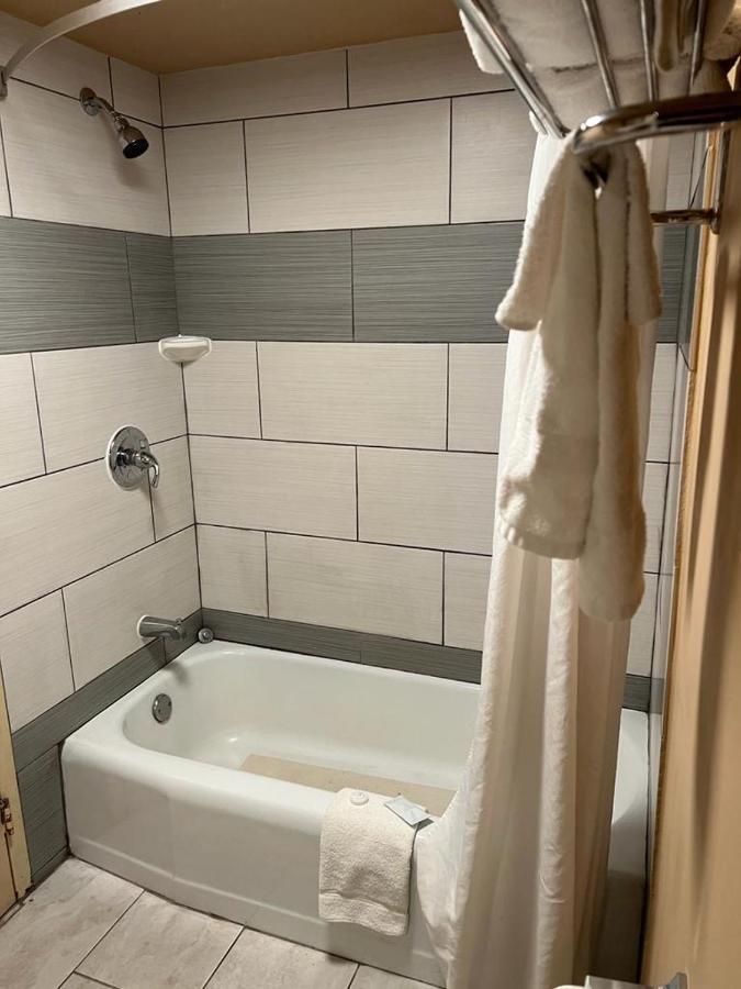 Hotel Weston Rfd ロックフォード エクステリア 写真