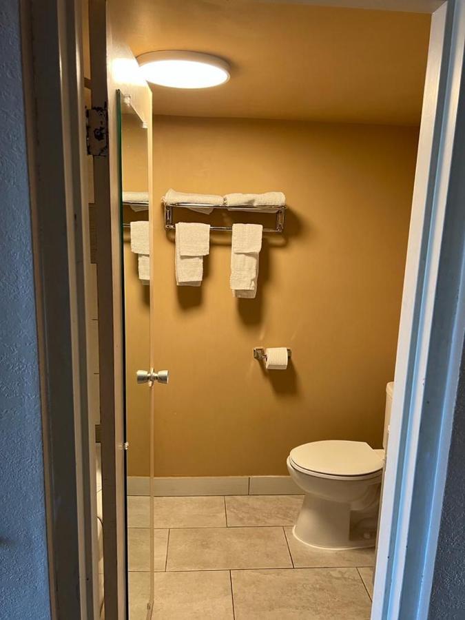 Hotel Weston Rfd ロックフォード エクステリア 写真